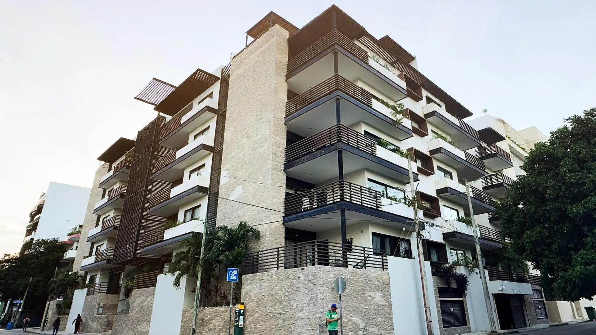 Modern 2-Bedroom, 2-Bath Apartment In The Heart Of Playa Del Carmen- Arenis Condos 0*,